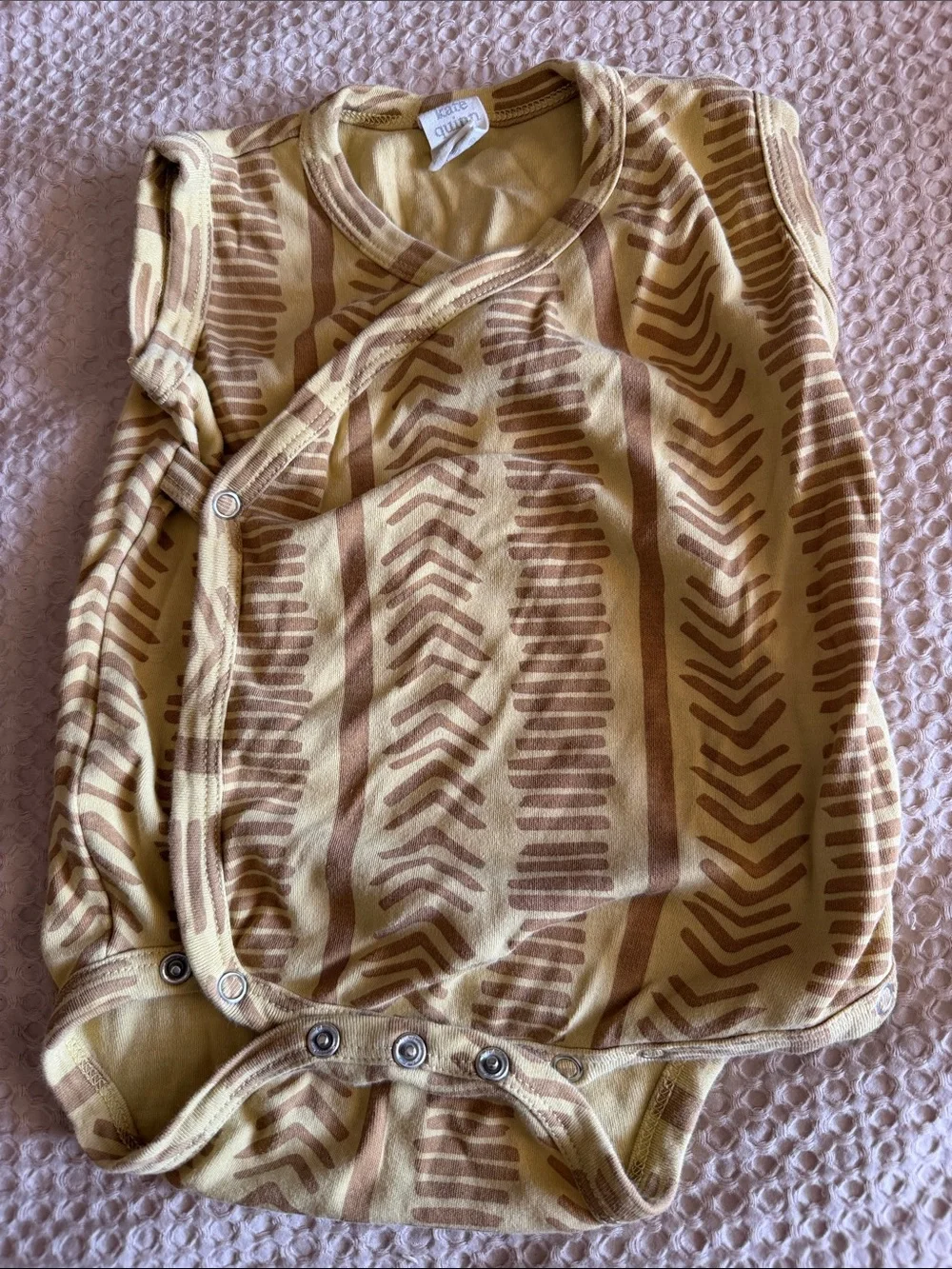 kate quinn Yellow and Brown Arrow-Print Kids Pajama Set